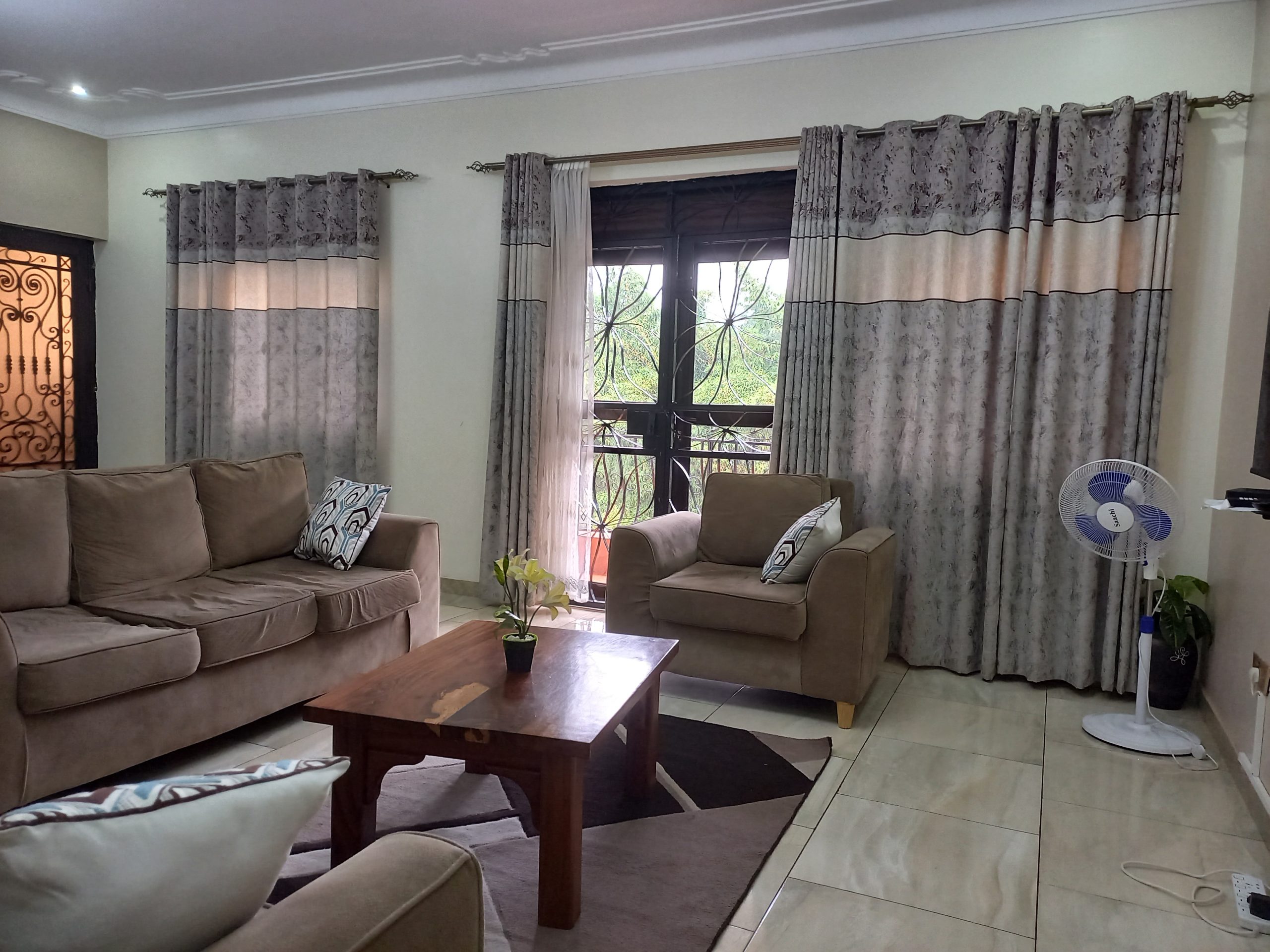Planning a family Airbnb in Makindye? Discover safe neighborhoods, kid-friendly apartments, and insider tips for your Kampala vacation. Palatine Apartments Uganda helps.